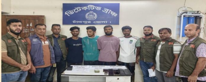 চাঁদপুরে ইলিশ সহ অনলাইন প্রতারক চক্রের ৪সদস্য গ্রেফতার