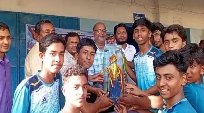 কচুয়া আশরাফপুরে ফুটবল টুর্নামেন্টের ফাইনাল অনুষ্ঠিত