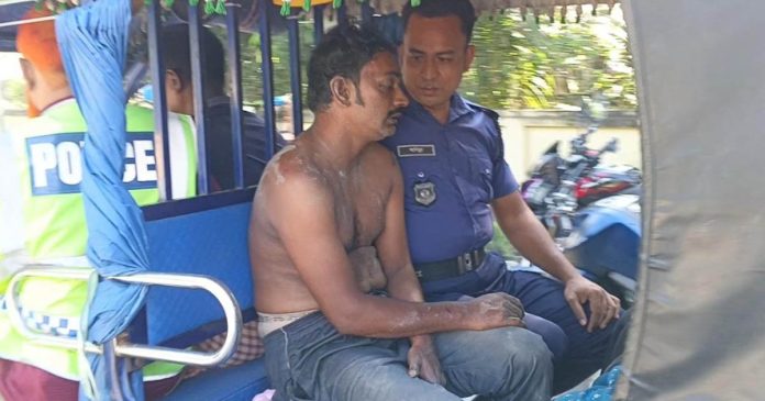 মেয়েকে ধর্ষণের অভিযোগে বাবা আটক, গণপিটুনির পর পুলিশে সোপর্দ