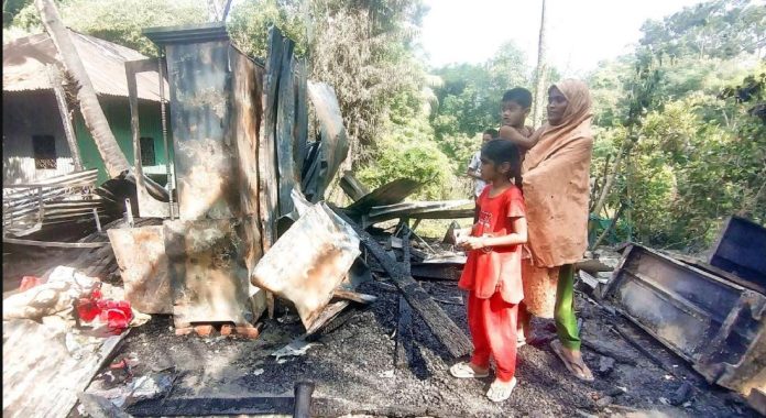 ফরিদগঞ্জে প্রবাসীর বসতঘর ভস্মীভূত, সর্বস্ব হারিয়ে দিশেহারা পরিবার