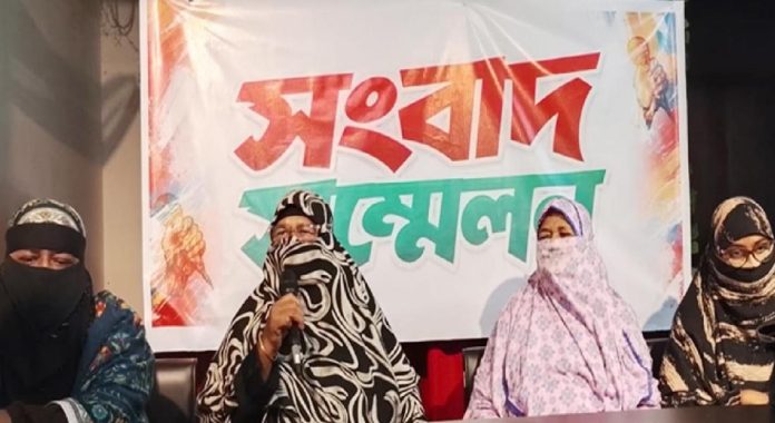 চাঁদপুরে ছেলের বিরুদ্ধে মায়ের সংবাদ সম্মেলন