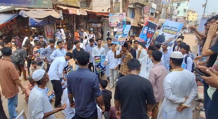 Justice for Israt: হাজীগঞ্জে শিক্ষার্থীদের মানববন্ধন, সড়ক অবরোধ