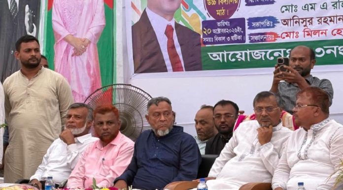 হাজীগঞ্জের অলিপুর ইউনিয়নের পক্ষ থেকে এমপি মমিনুল হককে সংবর্ধনা