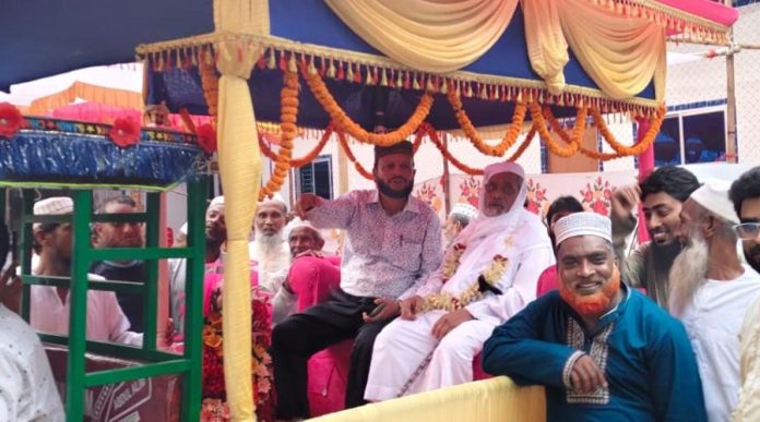 কচুয়ায় ৪৮ বছরের খতিবকে বিদায় সংবর্ধনা