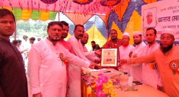 কচুয়া বাইছারা সরকারি প্রাথমিক বিদ্যালয়ের অবসরপ্রাপ্ত প্রধান শিক্ষককে বিদায় সংবর্ধনা