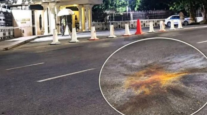 প্রধানমন্ত্রীর কার্যালয়ের সামনে ককটেল, দুই মোটরসাইকেল আরোহীকে খুঁজছে পুলিশ