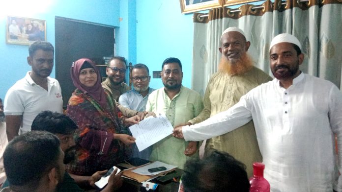 শাহমাহমুদপুরে সংরক্ষিত মহিলা সদস্য পদে বিএনপির মনোনয়ন ফরম নিলেন আমেনা বেগম