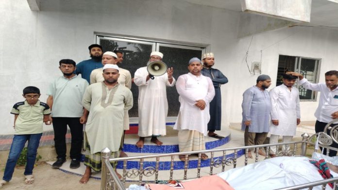 হাজীগঞ্জে সাংবাদিক বুলবুলের বড় ভাই শাহেদ উল্যাহ্ বাদলের দাফন সম্পন্ন