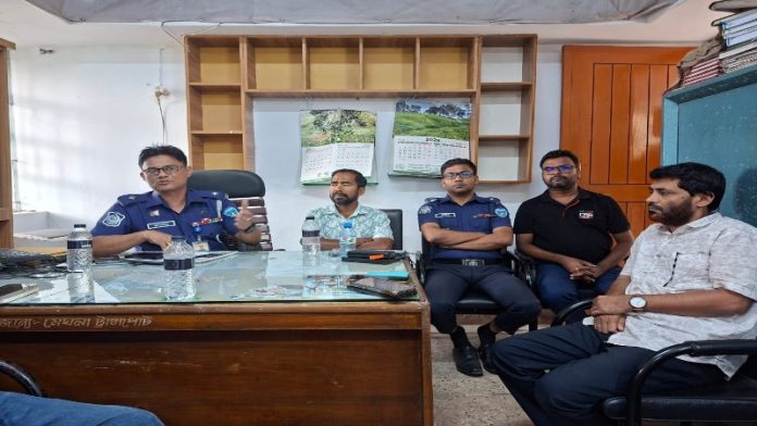 হাজীগঞ্জে গণমাধ্যমকর্মীদের সঙ্গে ওসির মতবিনিময় সভা