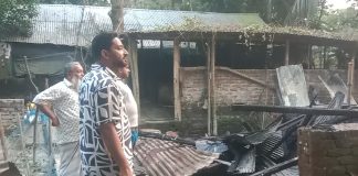 শাহমাহমুদপুরে অগ্নিকাণ্ডে ক্ষতিগ্রস্ত বসতঘর পরিদর্শনে স্বপন মাহমুদ শাহমাহমুদপুরে অগ্নিকাণ্ডে ক্ষতিগ্রস্ত বসতঘর পরিদর্শনে স্বপন মাহমুদ