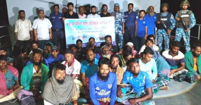 চাঁদপুরে ইলিশ ধরার অপরাধে ৩০ জেলেকে কারাদণ্ড
