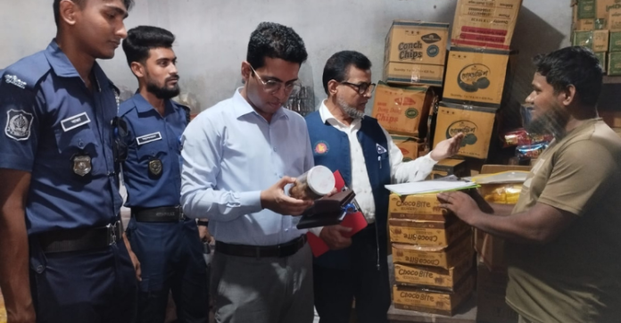 লাইসেন্স ছাড়া বেকারি ও পরিমাপে কারচুপিতে দুই প্রতিষ্ঠানকে ৯০ হাজার টাকা জরিমানা