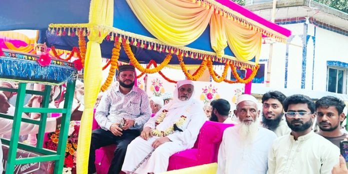 মসজিদের বিদায়ী খতিবের প্রতি এমন সম্মান প্রশংসাব্যঞ্জক