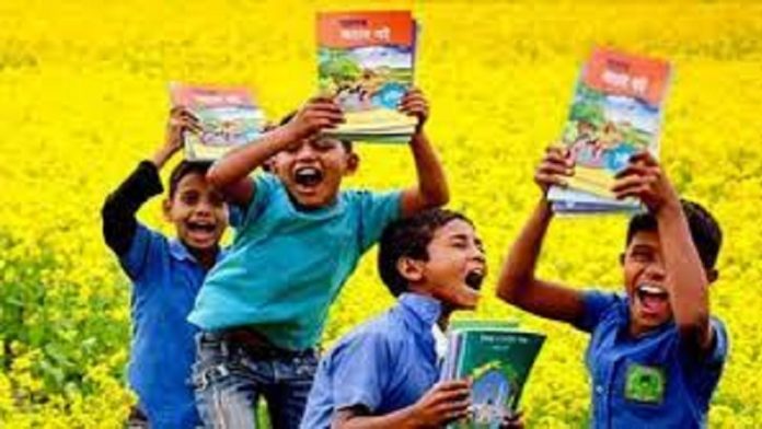 শিক্ষাক্রমে যুক্ত হচ্ছে নতুন চার বই, থাকছে হাতে-কলমে শেখার সুযোগ